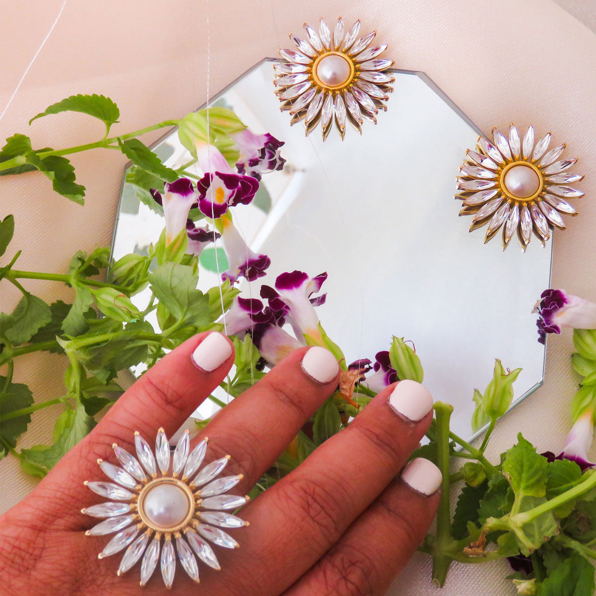 Flower pearl ring