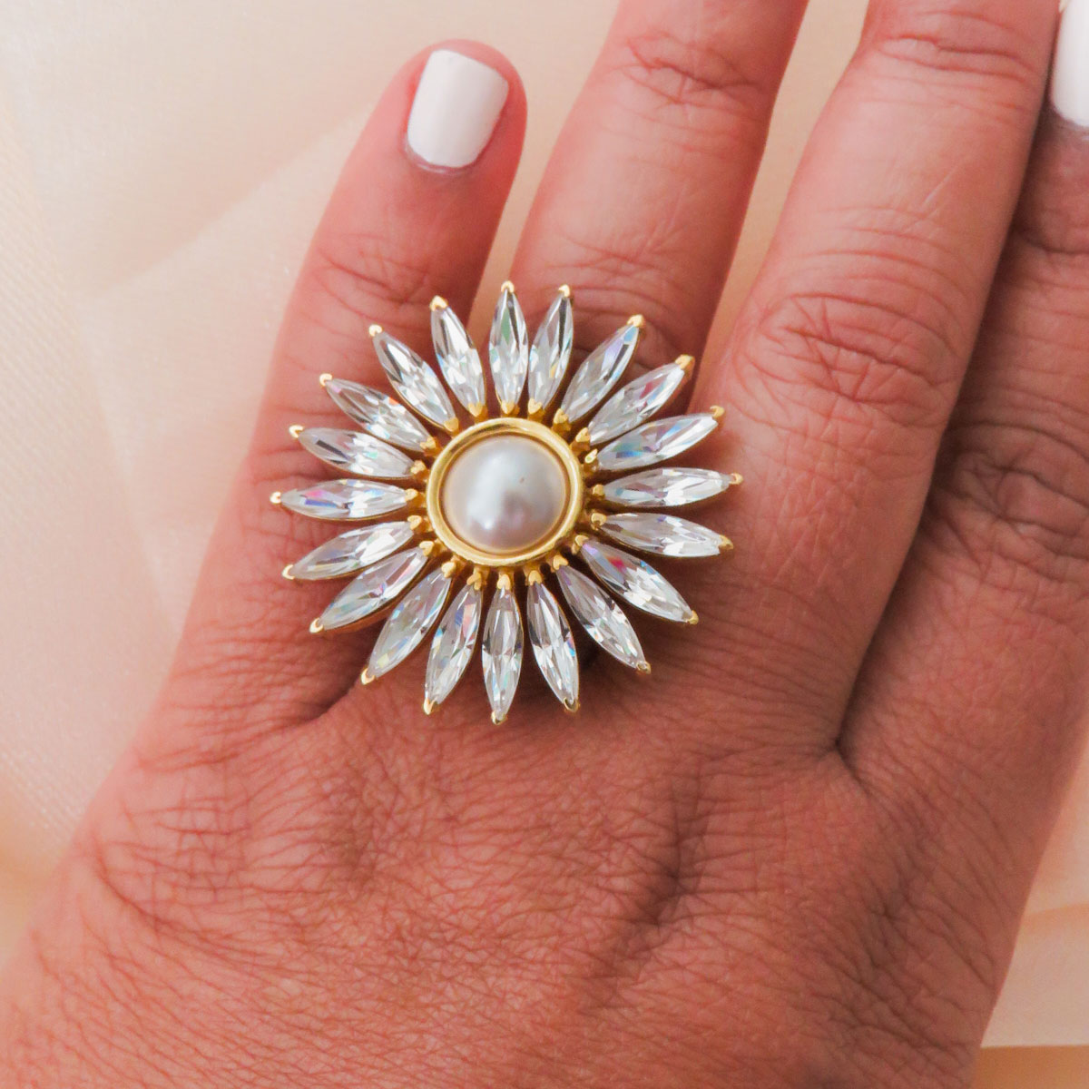 Flower pearl ring